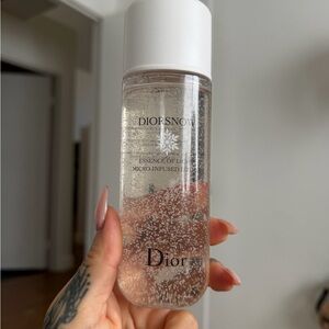 Dior Diorsnow Essence of Light Micro-Infused Lotion